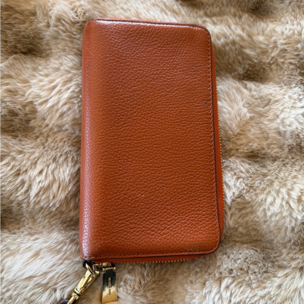 Michael Kors Beige and Orange Shoulder Bag - Picture 9 of 12